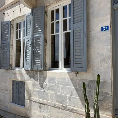Hermia Mansion